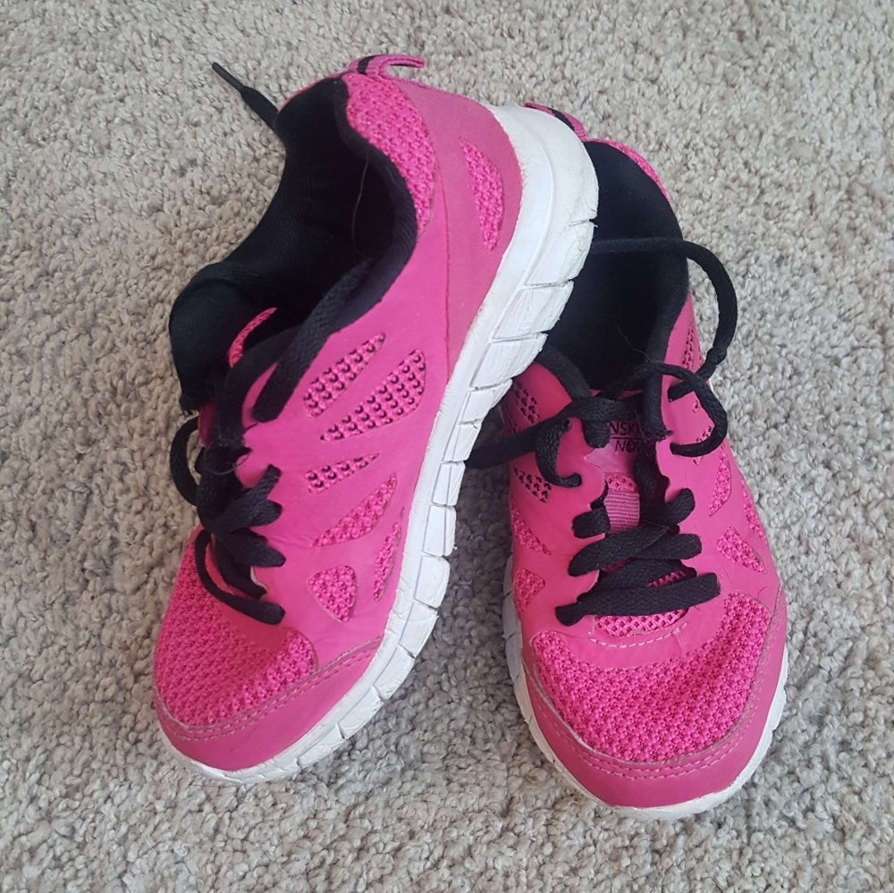 Girls pink shoes